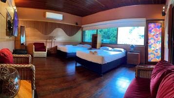 5 bedrooms, iron/ironing board, WiFi, bed sheets