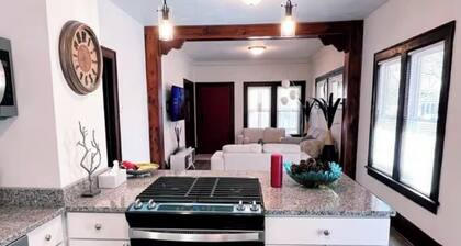 Cozy and Modern 4 bedroom 1 Bathroom McKinley Home