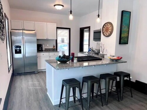 Cozy and Modern 4 bedroom 1 Bathroom McKinley Home

