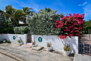 Fachada de la propiedad