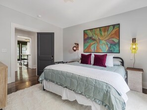 3 bedrooms, desk, iron/ironing board, travel cot - Brooklyn House, charming & chic 3-bedrm, Great Location with FREE PARKING
 (Wilmington)