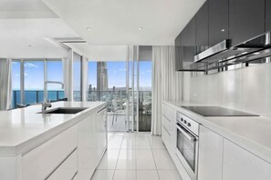 Cots/infant beds - Orchid Residences - HR Surfers Paradise (Surfers Paradise)