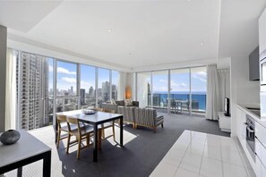 Cribs/infant beds - Orchid Residences - HR Surfers Paradise (Surfers Paradise)