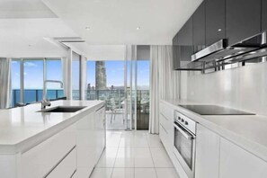 Cots/infant beds - Orchid Residences - HR Surfers Paradise (Surfers Paradise)