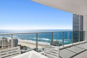 Cribs/infant beds - Orchid Residences - HR Surfers Paradise (Surfers Paradise)