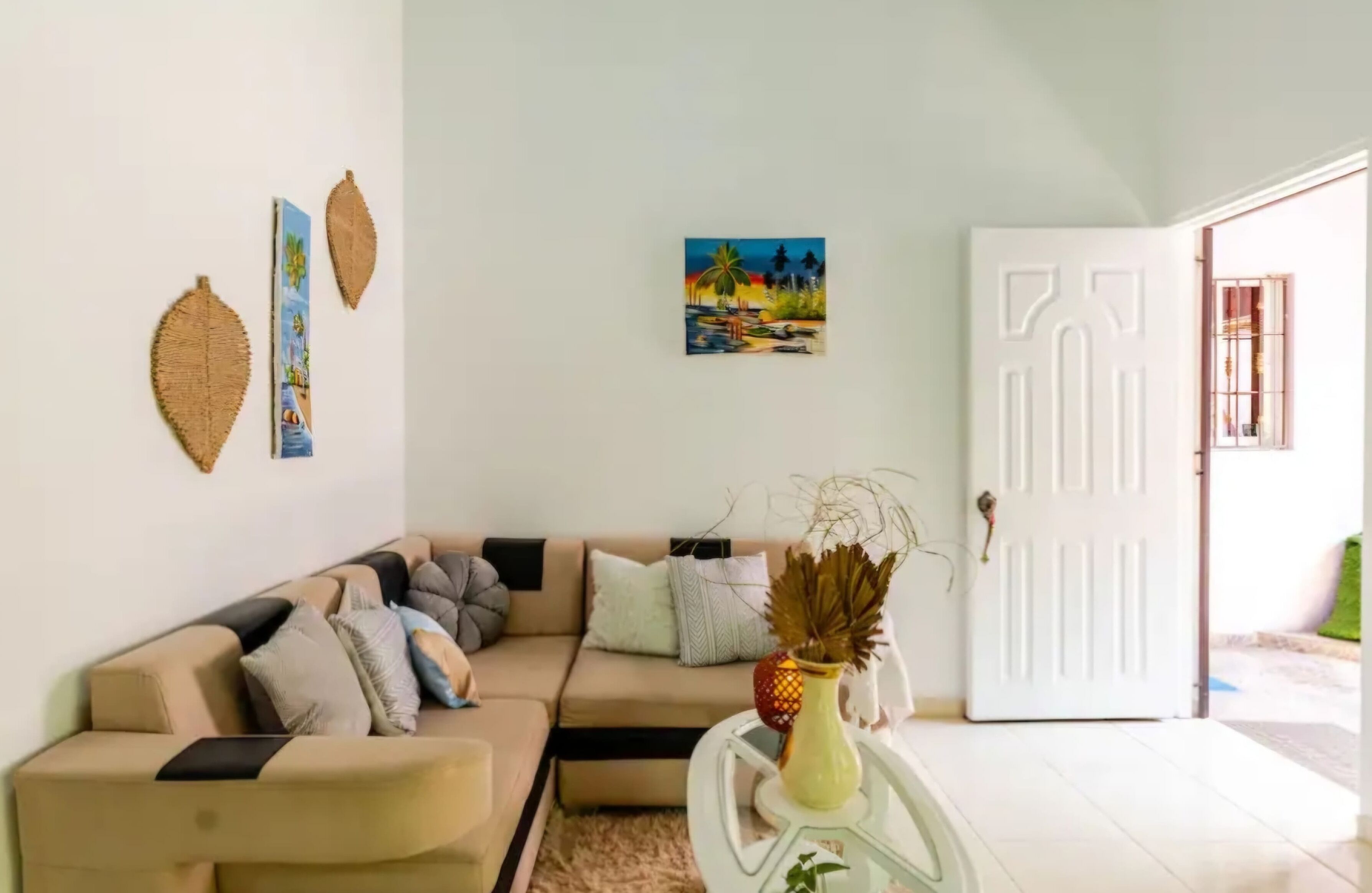 Apartment, 2 Bedrooms, Accessible, Smoking | Living room