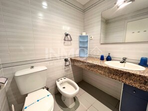 Bathroom - Golf Sant Jordi - La Llosa, sea views, parking  (Cambrils)