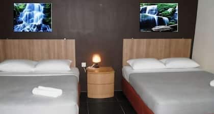 Golden Leaf Boutique Hotel