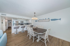 Dining - Beachfront condo with intracoastal views in Tampa Bay area, heated-cooled pool! (Indian Rocks Beach)
