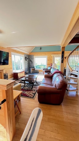 Living area. Charming 3-bedroom house in Rangeley with trail access