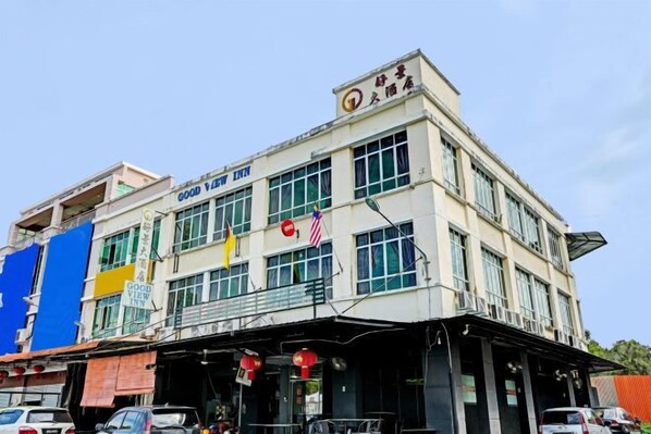 A multi-story building with signage for 'GOOD VIEW HOTEL' and 'QINGDAO.' - Hotel O Good View Inn (Sri Aman)