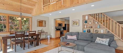 Télévision, cheminée, baby-foot, table de tennis de table