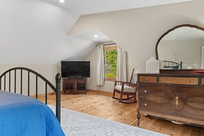 Skrivebord, wi-fi og sengetøy