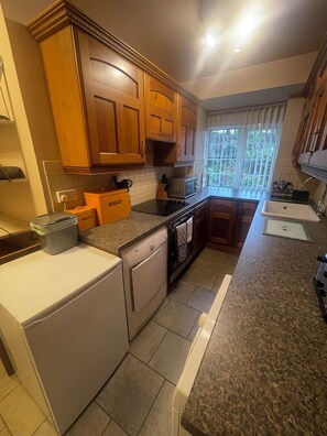 Mikrowelle, Ofen, Herdplatte, Geschirrspüler