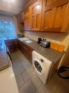 Mikrowelle, Ofen, Herdplatte, Geschirrspüler