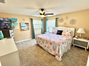 3 bedrooms, iron/ironing board, WiFi, bed sheets - Relaxing Getaway - 6PPL - Pool (Palm Harbor)