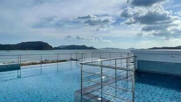 Kolam renang terbuka