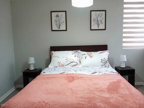 2 habitaciones, tabla de planchar con plancha, wifi y ropa de cama 