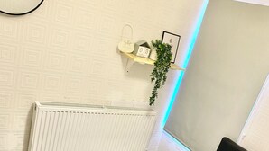 2 室のベッドルーム、デスク、アイロン / アイロン台、WiFi (無料)