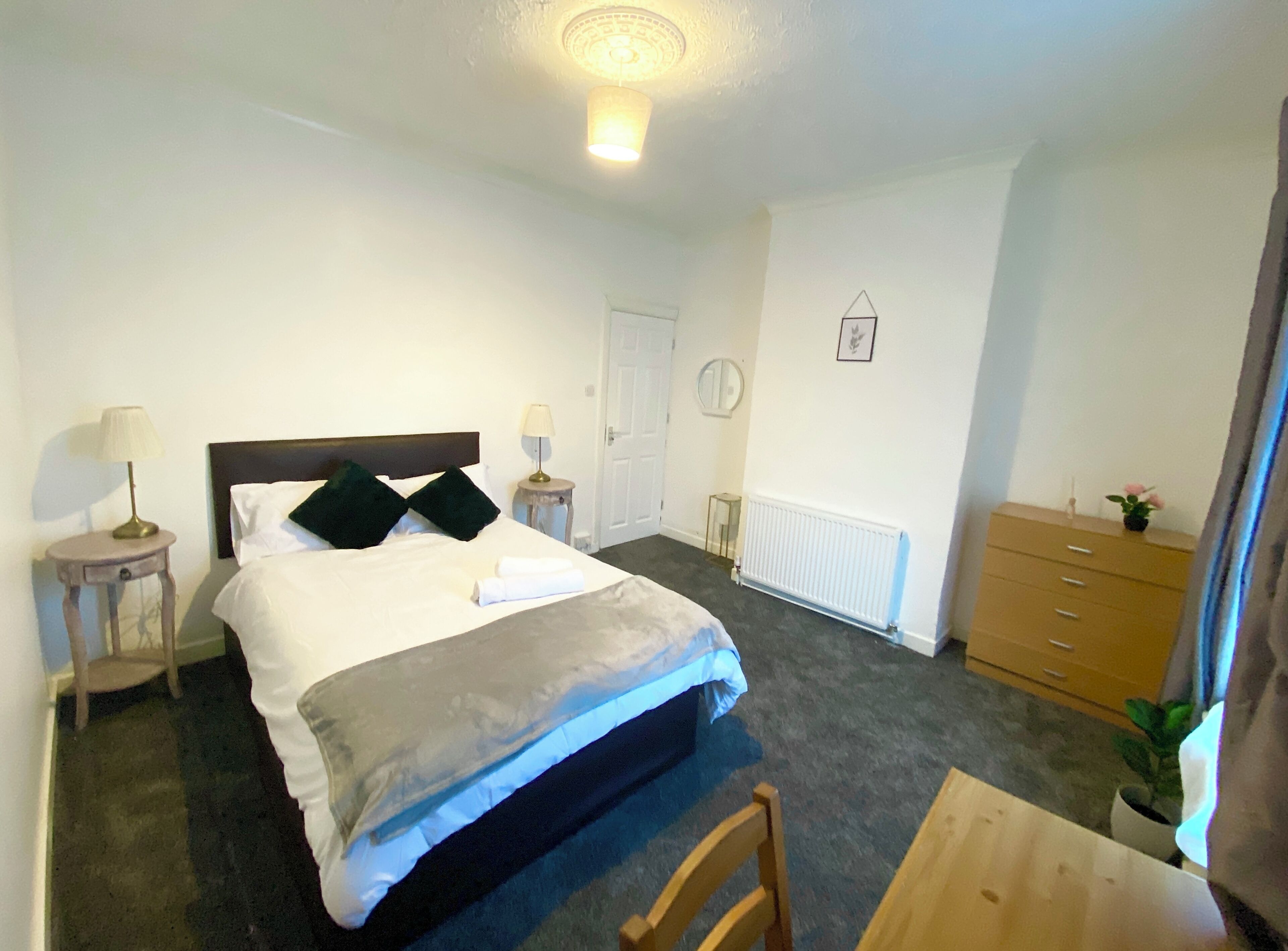 2 Schlafzimmer, Schreibtisch, Bügeleisen/Bügelbrett, kostenloses WLAN