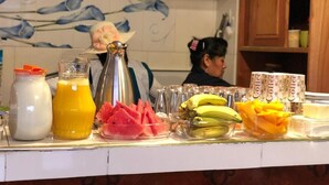 A breakfast bar with various food items and beverages. - Hostal Iskanwaya (La Paz)