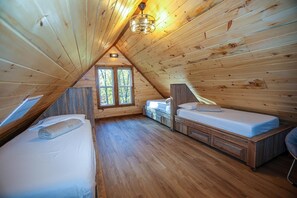 3 slaapkamers, een strijkplank/strijkijzer, internet, beddengoed