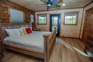 3 bedrooms, iron/ironing board, internet, bed sheets