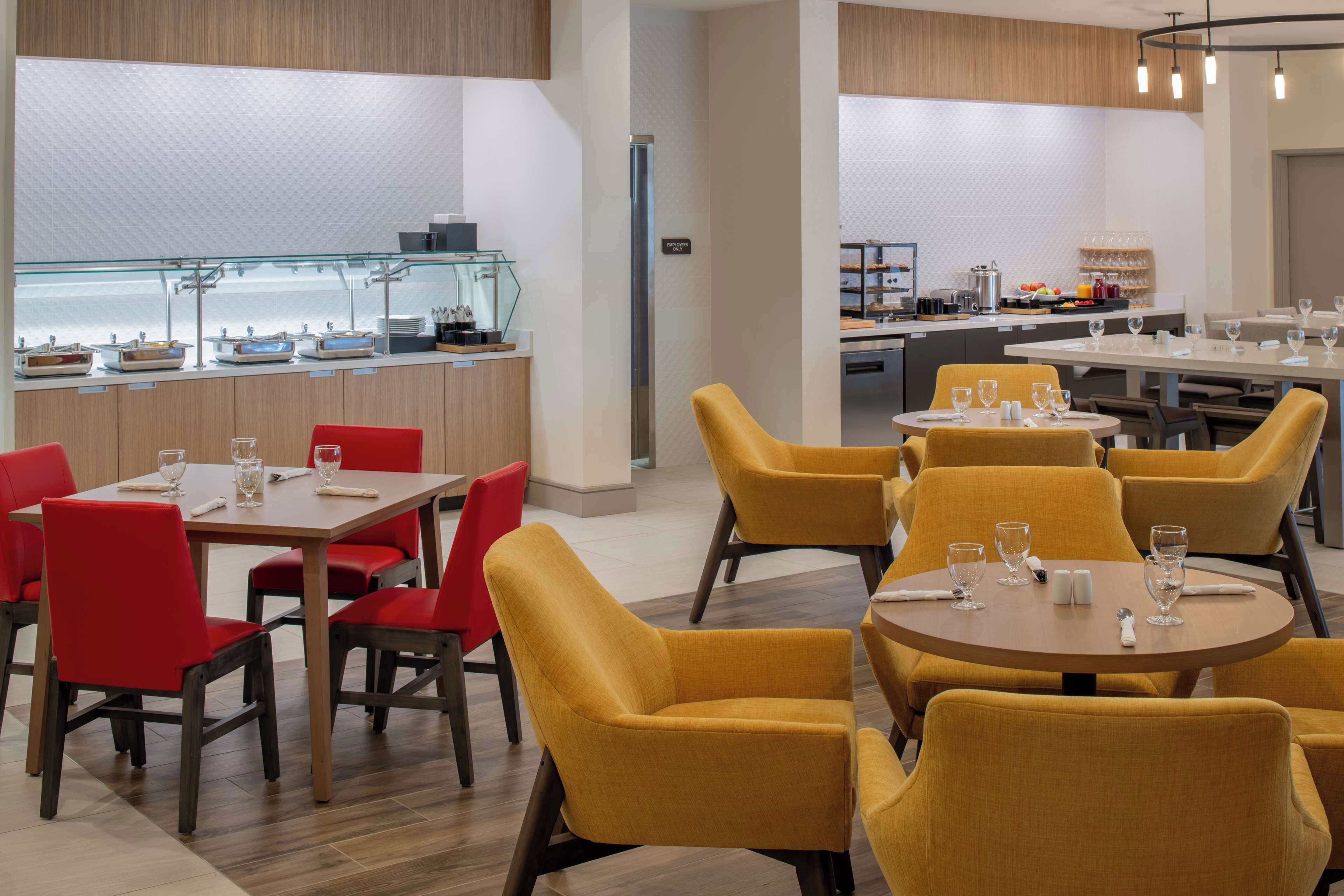 Frukost enligt egen beställning varje dag mot avgift