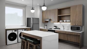 Suite, 1 cama King size, con acceso para personas discapacitadas (Roll-In Shower) | Cocina privada | Cafetera y tetera