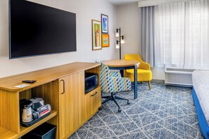 Premium bedding, desk, laptop workspace, blackout curtains - Hampton Inn By Hilton St Louis Airport (St. Louis)