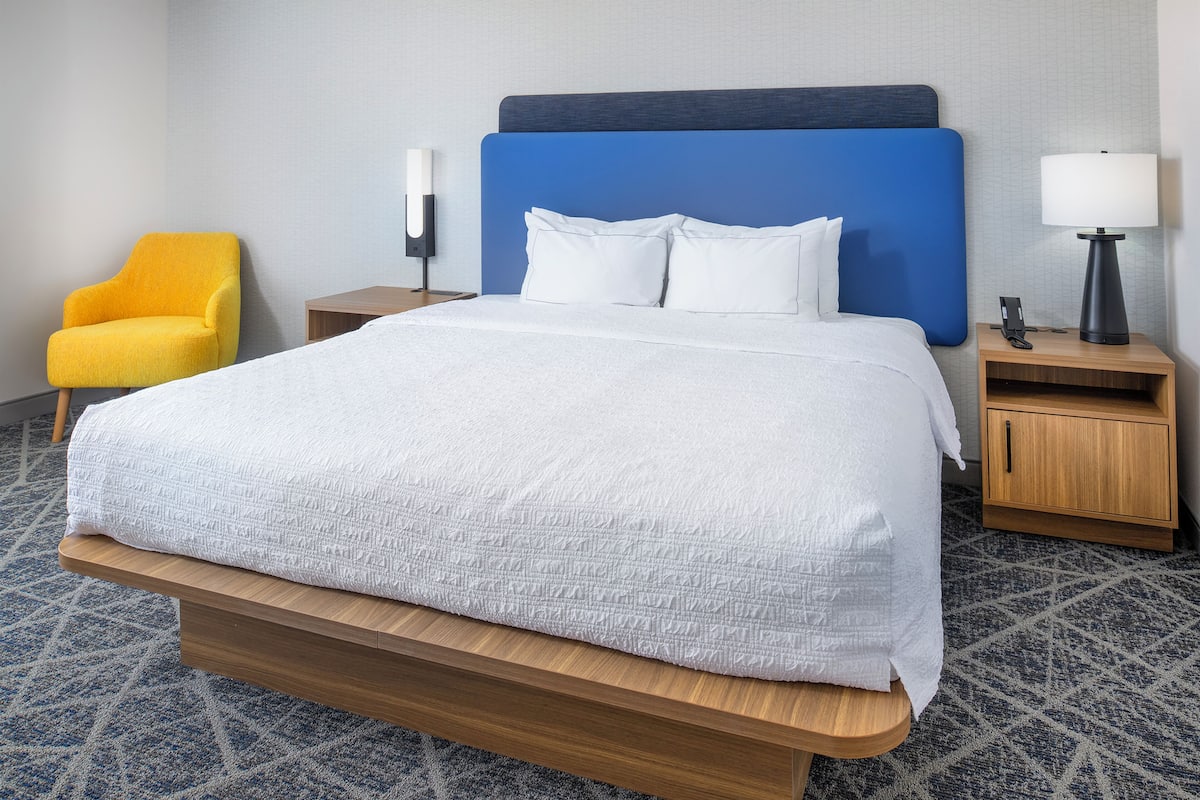 Ropa de cama de alta calidad y escritorio