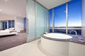 Cribs/infant beds - Q1 Resort & Spa - Official (Surfers Paradise)