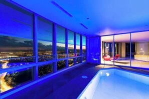 Cribs/infant beds - Q1 Resort & Spa - Official (Surfers Paradise)