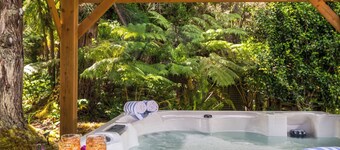 Romantic Volcano Village Cottage