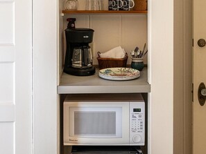 Interior - Family Suite in Volcano Village Bed and Breakfast (Volcano)