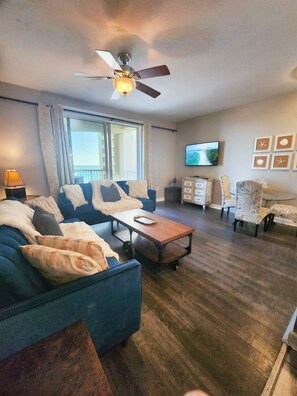 Smart TV - Pet Friendly Condo With Ocean View, Pools, Hot Tub, Fitness (Panama City Beach)