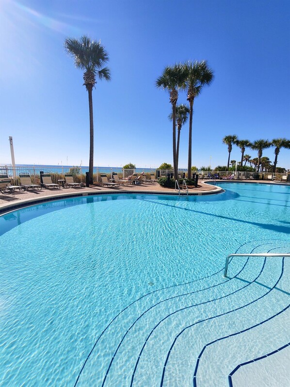 A heated pool - Bring your Pet! Amazing 3rd floor unit! Outstanding Views and Amenities! (Panama City Beach)