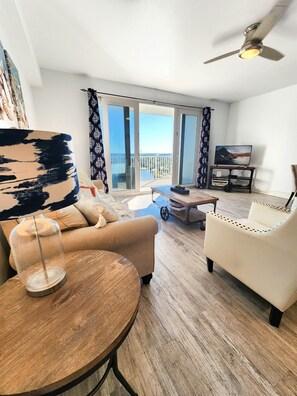 Smart TV, DVD player