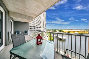 Outdoor dining - Best Location, 3rd floor condo! Enjoy the incredible views and privacy! (Panama City Beach)