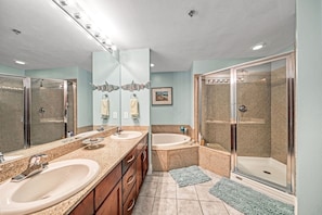 Shower, hair dryer, towels - Best Location, 3rd floor condo! Enjoy the incredible views and privacy! (Panama City Beach)