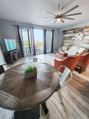 Smart TV - Privacy on the 4th Floor, No Elevators needed, Updated With Fountain Show View! (Panama City Beach)