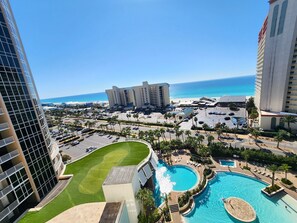 A heated pool - Large 3 BD With Fountain Show Views on 5th Floor (Panama City Beach)
