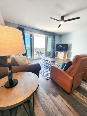 Smart TV - Super Convenient 5th FLOOR- 537 !  LOCATION, AMENITIES, And Amazing Views! (Panama City Beach)