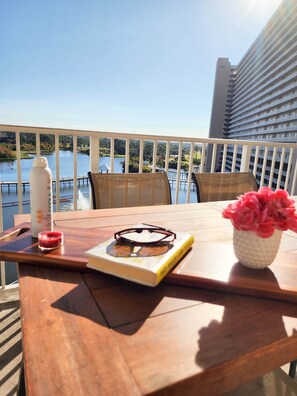Outdoor dining - Incredible unit! Private boardwalk, Multiple pools and spas onsite! (Panama City Beach)