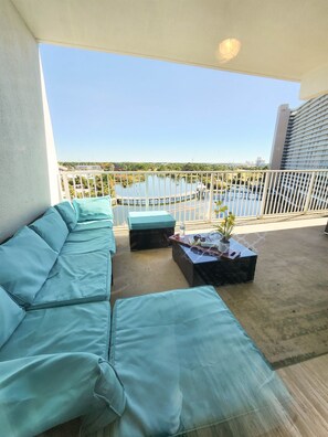 Property grounds - Gorgeous unit!  Divine beach set up! Restaurans, Boardwalk,Shops In The Resort (Panama City Beach)