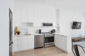 Appartement Exclusif | Cuisine privée | Grand réfrigérateur, micro-ondes, four, plaque de cuisson