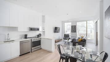 Appartement Exclusif | Cuisine privée | Grand réfrigérateur, micro-ondes, four, plaque de cuisson