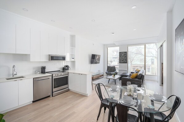 Appartement Exclusif | Cuisine privée | Grand réfrigérateur, micro-ondes, four, plaque de cuisson