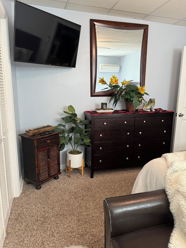 1 bedroom, in-room safe, desk, iron/ironing board