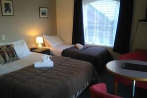 Cribs/infant beds - Colonial Village Motel (Queenstown)